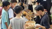 95后研究生卖创意烧饼涨粉40万：能做Labubu也能做AK