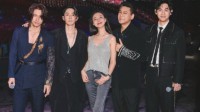 朱孝天老婆和F4合影引争议 站中间模仿《流星花园》