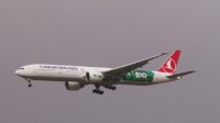 土耳其波音777客机起落架冒烟 紧急降落无人员伤亡