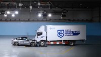 理想i8撞飞8吨卡车真有可能：极狐S5曾复现该名场面