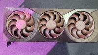 华硕RTX 5080猫头鹰联名显卡发布：四槽三风扇
