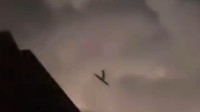 北京夜空有人