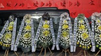 T1“花圈门”另有隐情？玩家：黑粉群体伪装粉丝