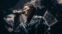 陈奕迅演唱会上捂胸口干呕 网友:焦虑症躯体化症状