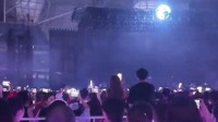 谢霆锋演唱会男女站立观看引公愤 保安多次劝阻无果