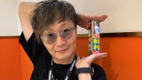 知名游戏制作人模仿椰汁饮料招牌动作：美味的饮品！