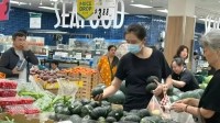 网友在温哥华超市偶遇王祖贤 布袋买菜非常接地气