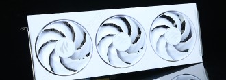 白色高颜散热出众 影驰RTX 5050 圣刃 OC显卡评测