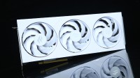 白色高颜散热出众 影驰RTX 5050 圣刃 OC显卡评测