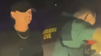 小李子深夜被警察拦下搜查！玩手机超淡定！