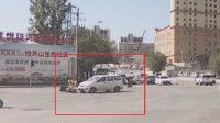 面包车撞倒外卖小哥后逃逸 理想车主加速逼停肇事车
