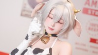《剑星》体模尹雪花COS奶牛美照：雪白大雷把持不住
