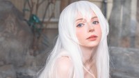 碍事梨体模发惊艳COS新照：白毛大雷美女尺度太大！
