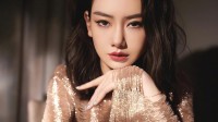 戚薇说打肉毒打僵了 正常泳装无不良引导的动态图