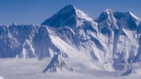 尼泊尔拟为爬珠峰者设门槛：先爬7000米山再申请珠峰