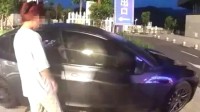 情侣自驾杭州被锁车外 打网约车回南京拿钥匙