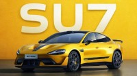 小米SU7 Ultra广告牌亮相首都机场 雷军：多做点广告