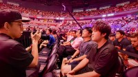 白客吴尊BLG名宿Uzi、Bin现身UFC 为中国选手加油