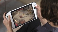 腾讯英特尔联合打造！巨型裸眼3D掌机准备开卖了