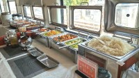 看饿了！中铁沈阳局推火车自助：35元4荤4素随便吃