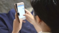 日本拟推“每天2小时手机禁令” 民众直呼:不切实际