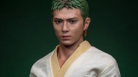 《海贼王》真人剧索隆手办 可替换部件展现三刀流