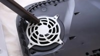 PS花式宣传《合金装备3RE》：玩之前先给PS5清清灰