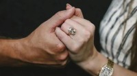 霉霉订婚二人身高引热议 网友：孩子出生就得有一米