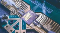 中国科学家打造指甲大小芯片 实现6G全频段通信突破