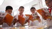 新版英语教材把孩子难哭 出版社:总体在可接受范围内
