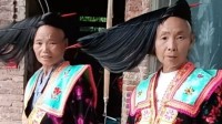 苗族老人展示当地传统发型 看起来还挺二次元的
