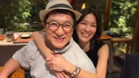 成龙和山本未来重逢！曾合作电影《我是谁》