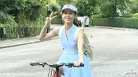 32岁章泽天网球服晒美照 与刘强东穿情侣鞋