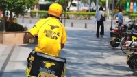 外卖小哥突然呼吸性碱中毒 交警用塑料袋罩头救回一命
