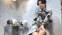 42岁知名画师岸田梅尔女装庆生：穿件可爱衣服而已
