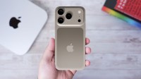 曝iPhone17 Pro背板新设计：玻璃与铝金属拼接