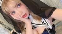 碍事梨体模COS：修女服包裹性感身材 反差感太诱人了