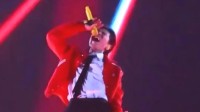萧敬腾演出时裤裆崩裂 发现后苦笑继续开唱