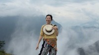 林青霞游玩重庆巫山 晒照称“除却巫山不是云”