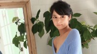 车澈乃万街头拥抱 不知恋爱还是骚扰的动态图