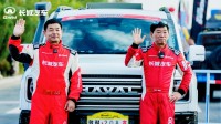 真车圈老炮！61岁魏建军驾驶哈弗H9参加敦煌拉力赛