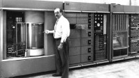 69年前IBM发明第一块硬盘！容量3.75MB重达1吨