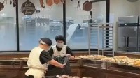 网红面包店将未售面包直接丢弃 明确表示不会打折 