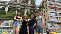《2077》总监来重庆玩：真是个惊艳的赛博朋克城市！