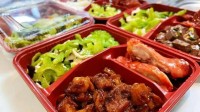 上海社区食堂推10元盲盒晚餐 扔剩面包的网红店学学