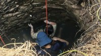 真人劳拉?女子误坠废井被蛇爬满 紧抠井壁54小时获救