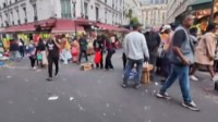 印度男子去巴黎旅行被满地垃圾震惊：这是巴黎吗？