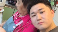 张百乔瘦了60斤被姥姥带去看病 吐槽他是“细狗”