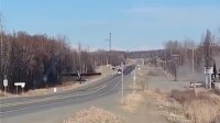 美国一顾客吃完饭 直接在公路上起飞飞机回家！