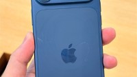 iPhone17Pro展出真机已满身划痕 铝合金被吐槽质感差